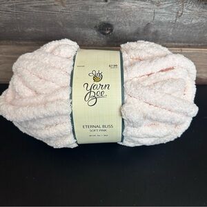 Yarn Bee Eternal Bliss Yarn 8 oz Jumbo Lot of 1 Skein 100% Polyester Light Pink